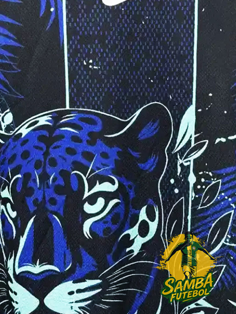 maillot du Brésil Tigre Bleu avec motifs tropicaux et tête de tigre, design Samba Futebol
