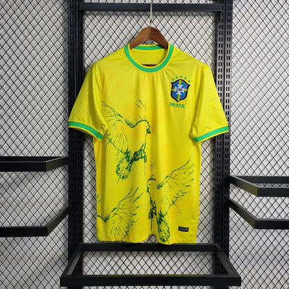 Maillot de football concept du Brésil de couleur jaune , modèle oiseaux de Samba Futebol