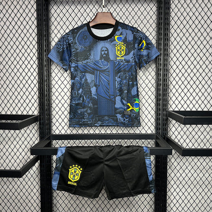 Maillot concept du Brésil bleu foncé 2024 avec motif du Christ Rédempteur, Jésus Christ, écusson de la CBF brodé, accompagné d'un short noir, design riche