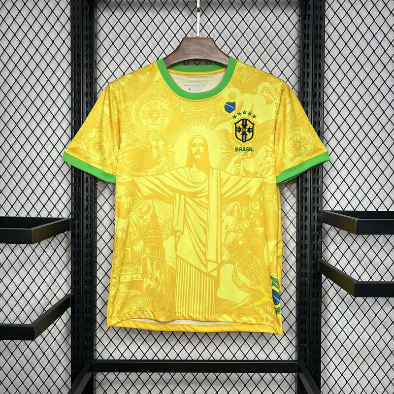 Maillot concept du Brésil jaune 2024 avec motif du Christ Rédempteur, Jésus Christ, écusson de la CBF brodé