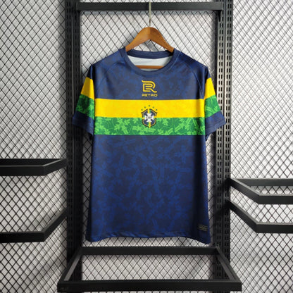 Maillot de football concept du Brésil de couleur bleu, modèle rétro vintage années 80 90 de Samba Futebol