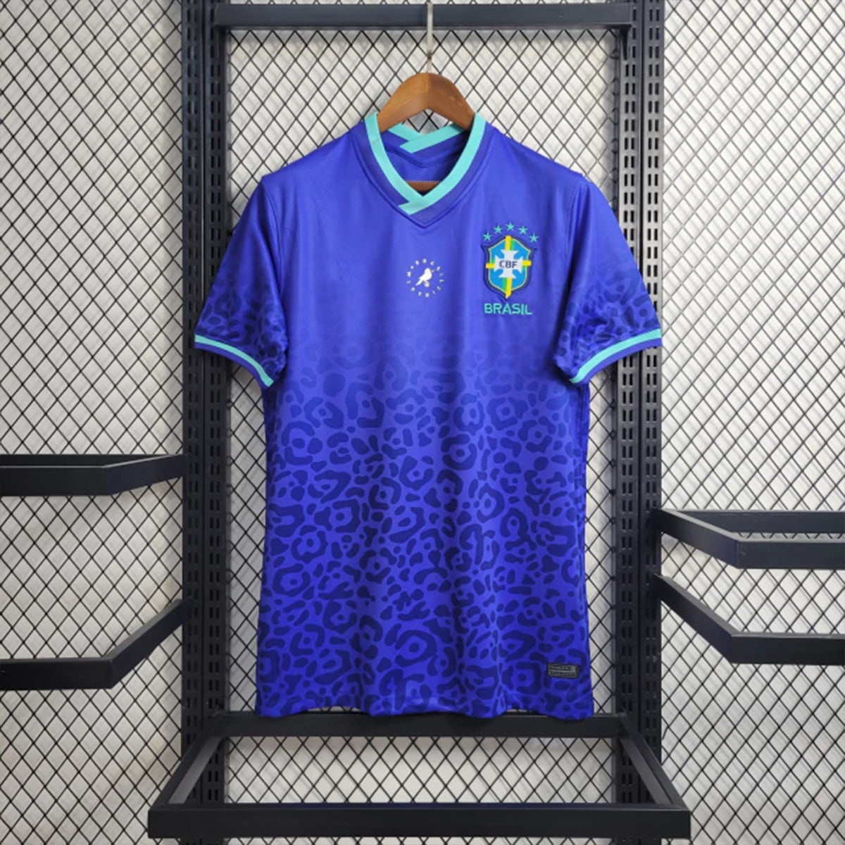 Maillot de football concept du Brésil de couleur bleu, modèle Léopard de Samba Futebol