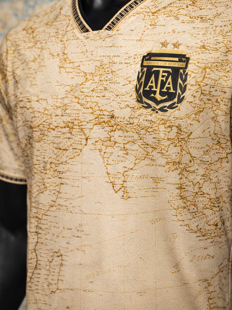 Détail maillot Argentine Independance Day 2026 – zoom texture carte historique