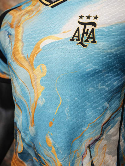 Détail texture maillot Argentine Painting 2026 bleu or – effet peinture fluide premium