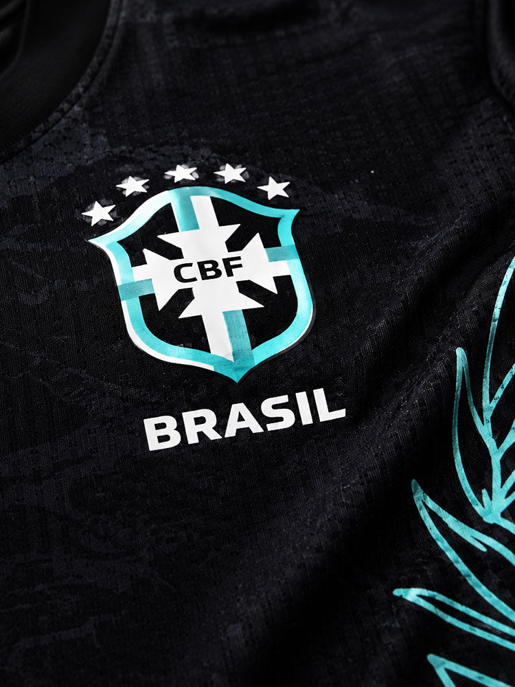 Maillot noir et bleu glacée du Brésil, modèle Black Panther, logo