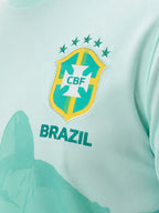 Zoom sur l'écusson CBF brodé cinq étoiles du maillot Brésil vert menthe