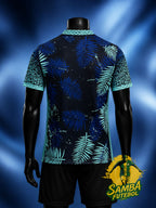 Maillot de foot Brésil bleu jungle, vue de dos – fougères et léopard turquoise