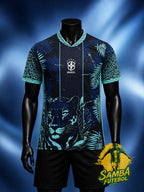 Maillot de football Brésil bleu jaguar, vue de face avec écusson CBF – design jungle tropicale