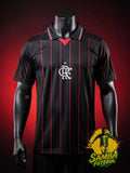 maillot Flamengo DIABLO 2026 noir rayures rouges col polo mannequin noir photo studio