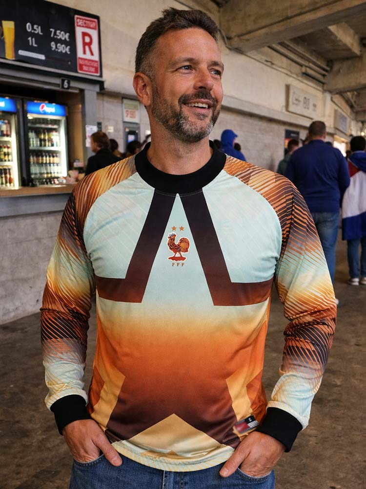 Maillot de la France Hollywood Coupe du Monde 2026 Samba Futebol porté par un fan