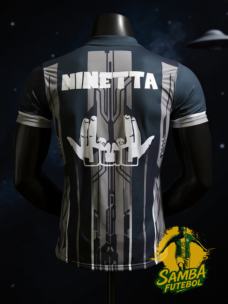 Maillot gris platine de l'Olympique de Marseille feat. Jul