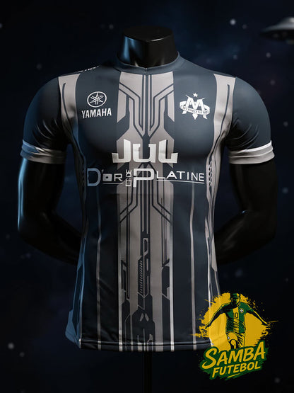 Maillot gris platine de l'Olympique de Marseille feat. Jul