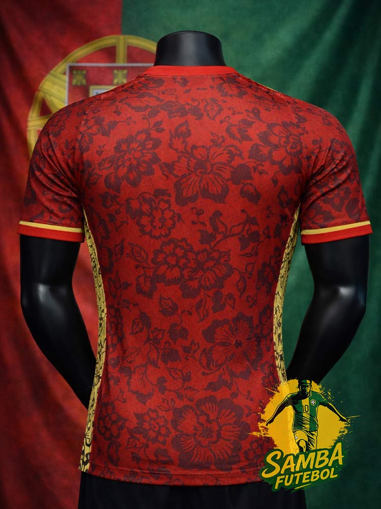 Maillot Portugal Fleurs 2026 dos – rouge floral premium avec détails dorés et écusson Portugal