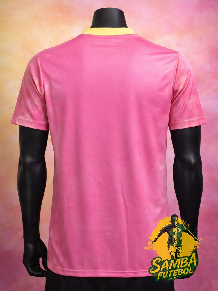 Maillot Portugal Pinky 2026 dos – rose géométrique effet cristal avec col jaune et écusson Portugal