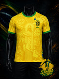 Maillot de foot Brésil jaune, Christ Rédempteur ton sur ton, vue de face avec écusson CBF
