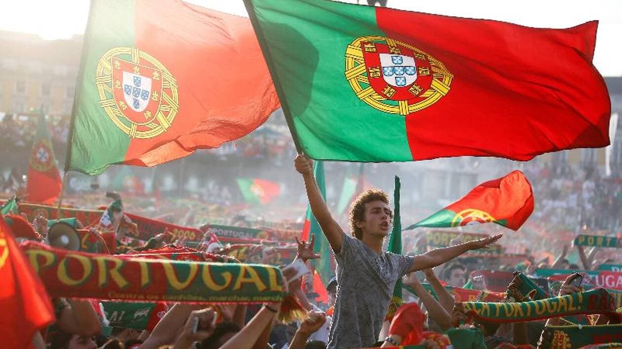 Fans du Portugal dans un stade de football